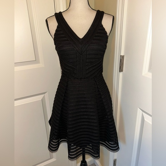 Forever 21 Black Textured vneck fit and flare Dress - Picture 1 of 4
